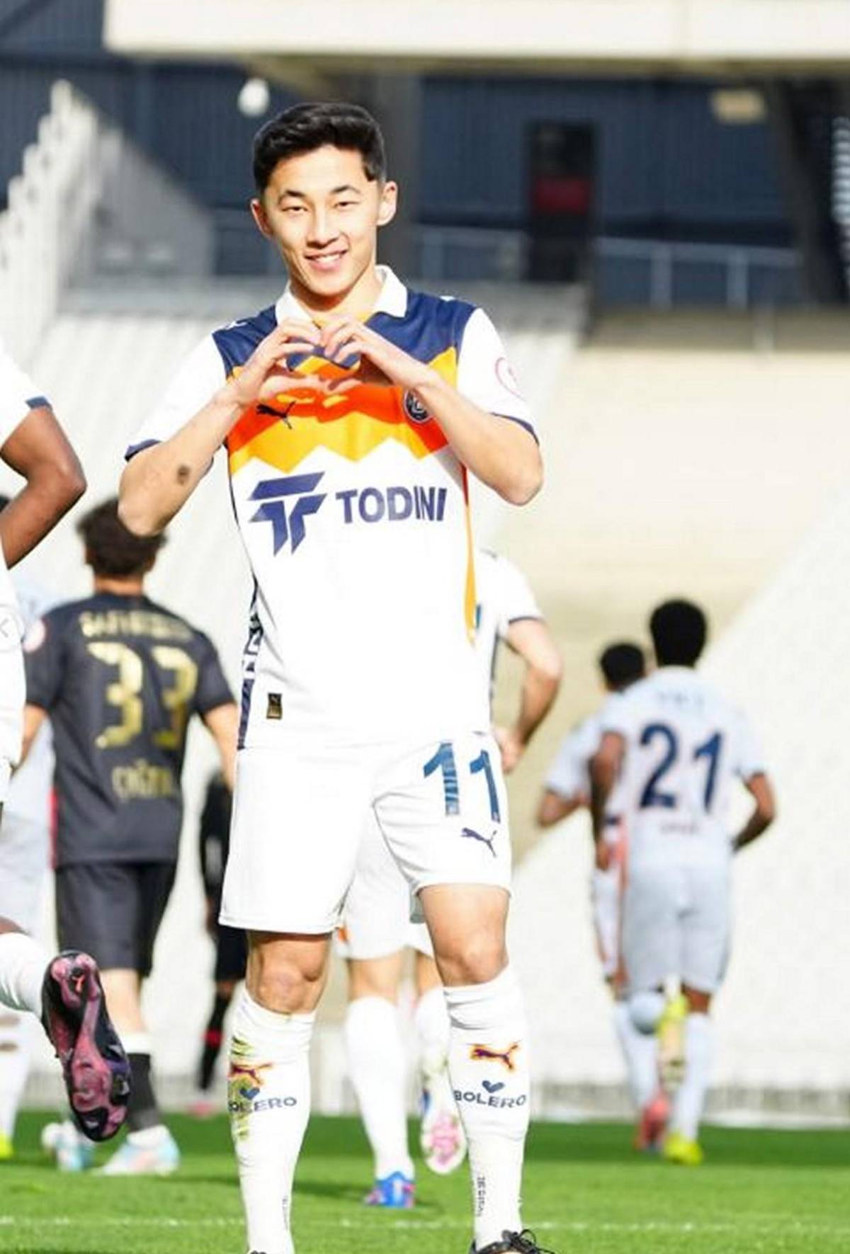 Abbosbek Fayzullaev, el jugador de Uzbekistán que comparan con Shin Fujiyama