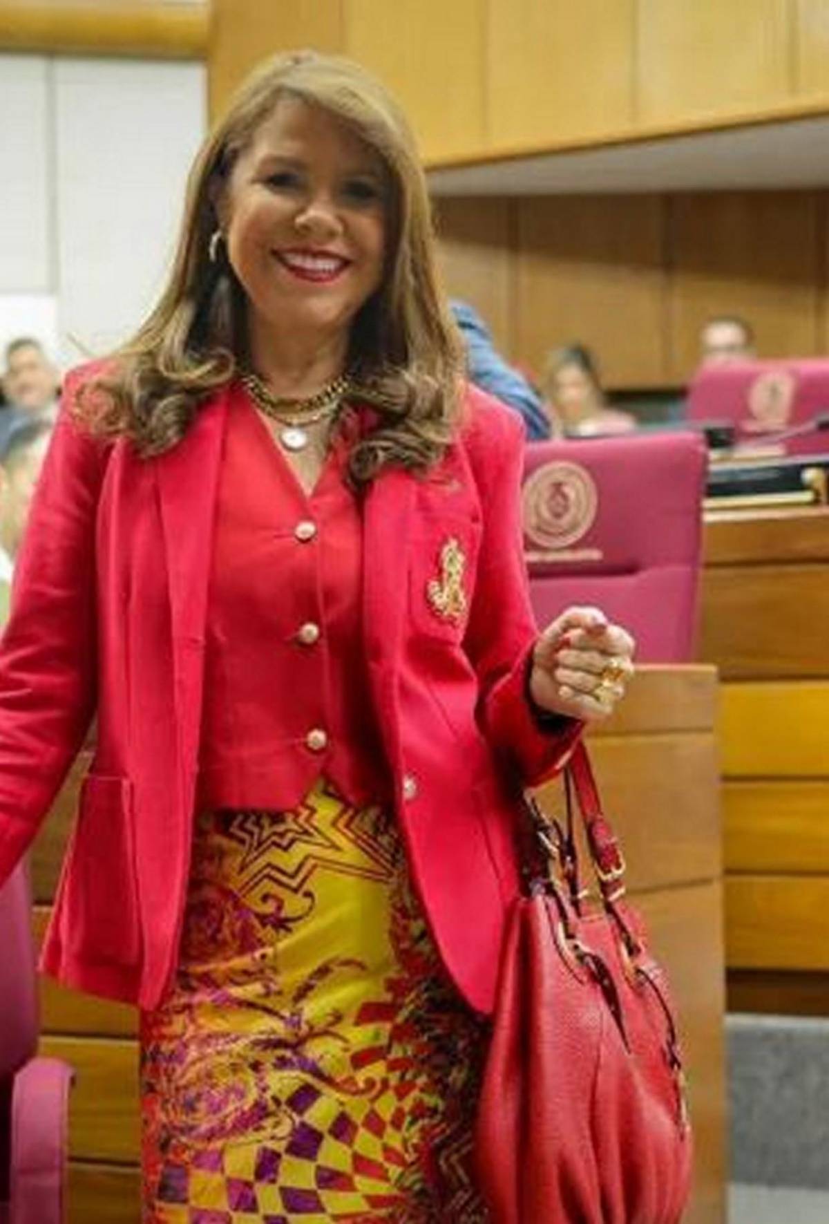 Polémica e irreverente: así es Celeste Amarilla, senadora que lanzó ofensas racistas a Mbappé