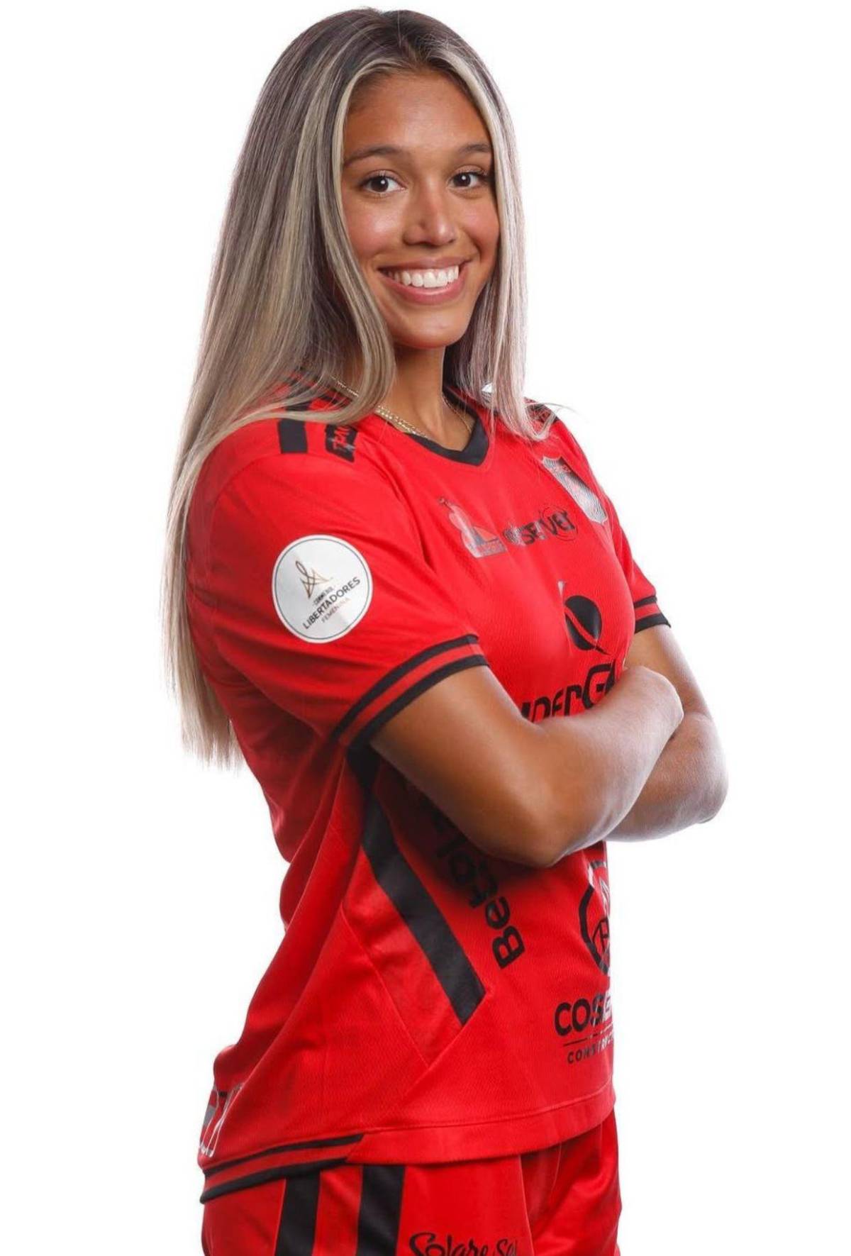 Tiene tres nacionalidades, jugó con Honduras y ahora brilla con Colombia