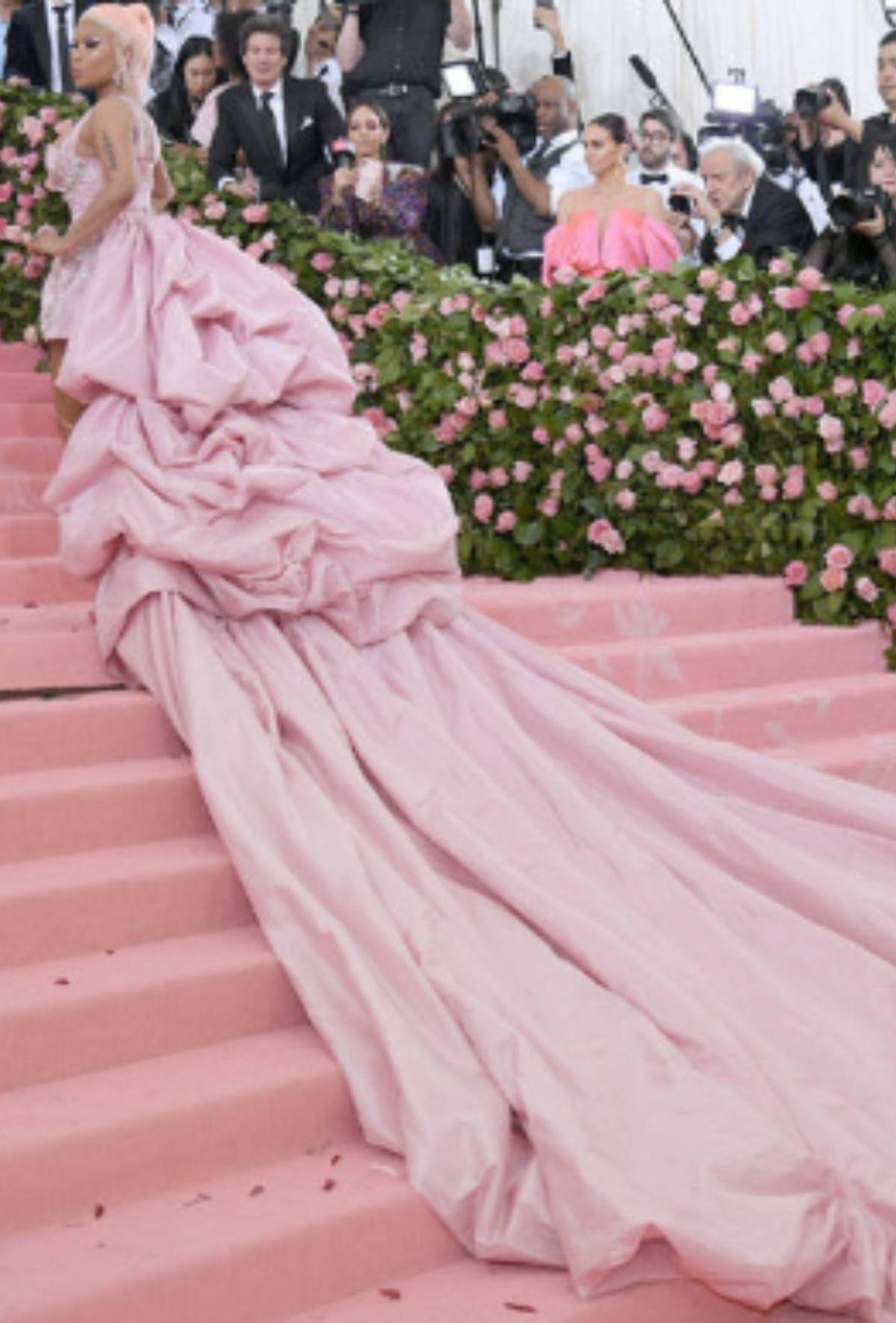 Acusan a Shakira de copiar estilo de otras famosas para asistir a la Met Gala 2025