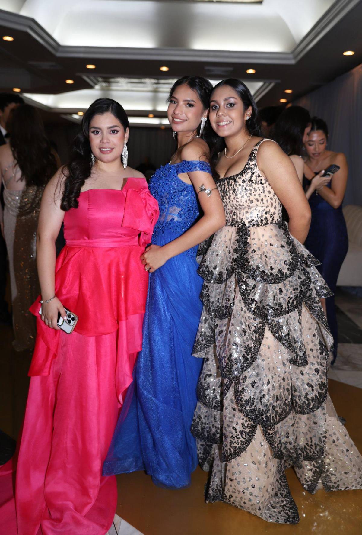 Entre júbilo y tendencias seniors de Academia Los Pinares festejan su prom 2026