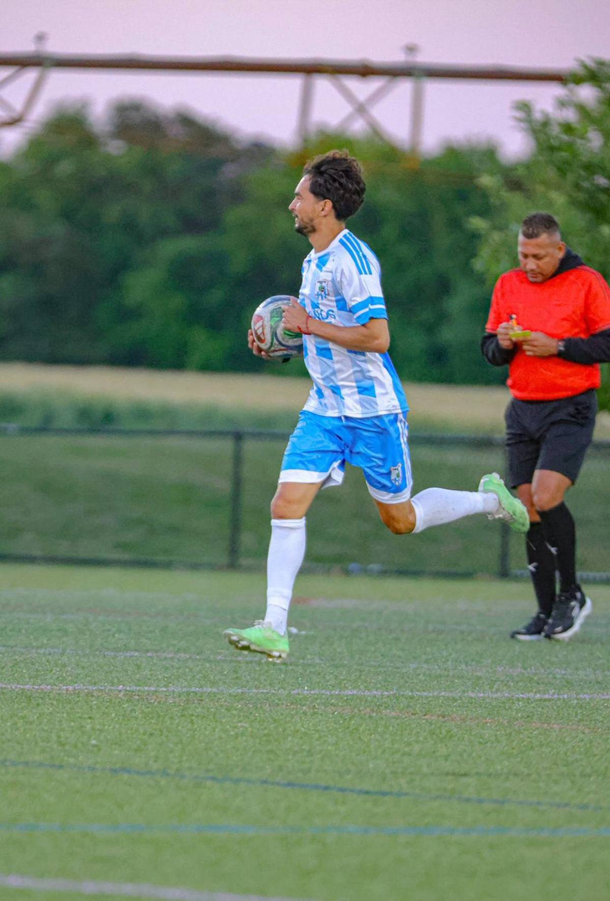 Talacha en EE UU: Futbolistas profesionales hondureños aparecen jugando burocrático