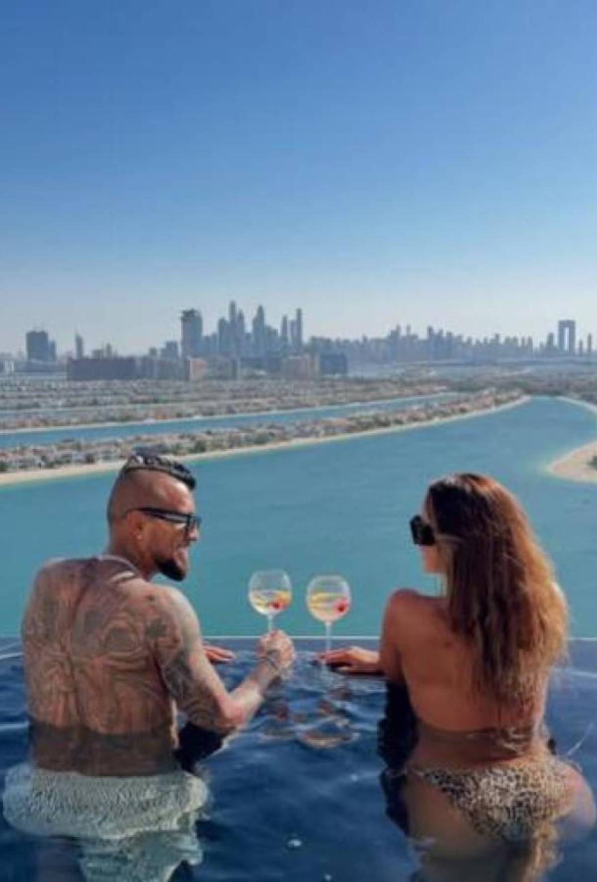 Arturo Vidal sorprende con sus vacaciones lujosas al lado de su bella esposa: “Vivo mi vida”