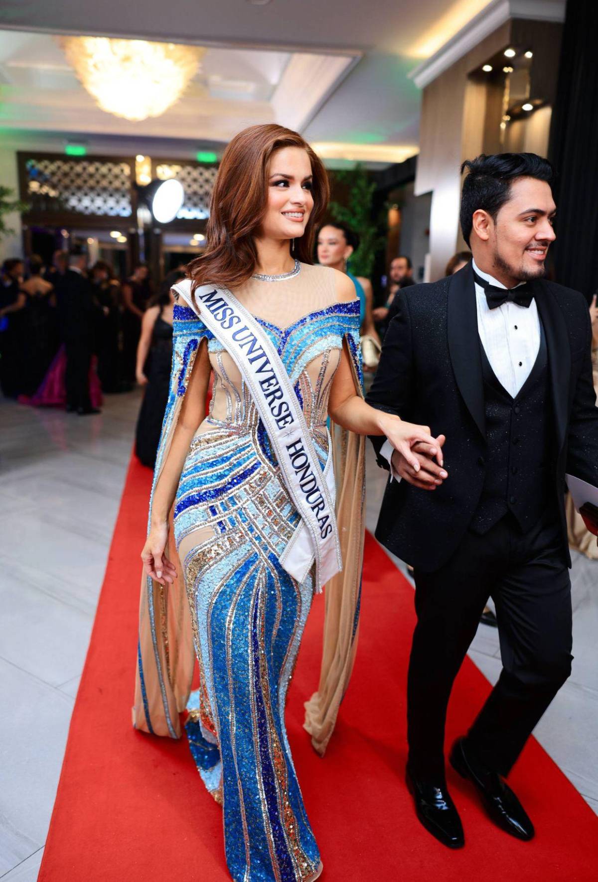 Stephanie Cam brilla en pedrería azul en el Miss Honduras Universo 2025