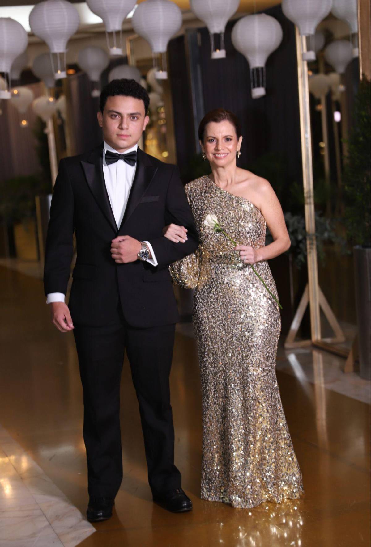 Entre júbilo y tendencias seniors de Academia Los Pinares festejan su prom 2026