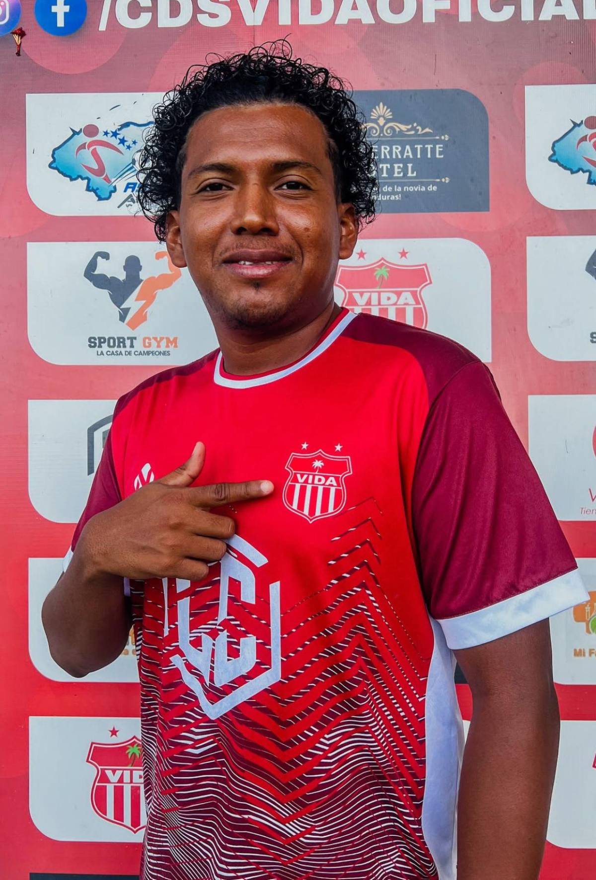 Fichajes: Seleccionado ya está en Turquía con su nuevo club y joyita catracha al Girona