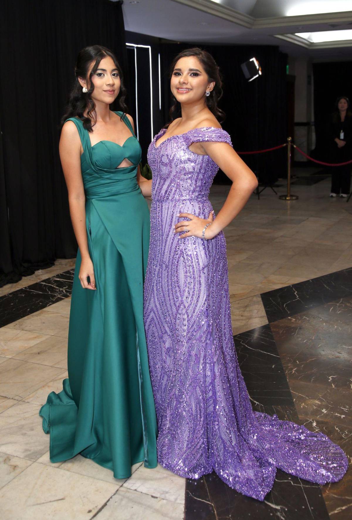 Seniors 2025 de The Mayan School celebran su última noche como compañeros