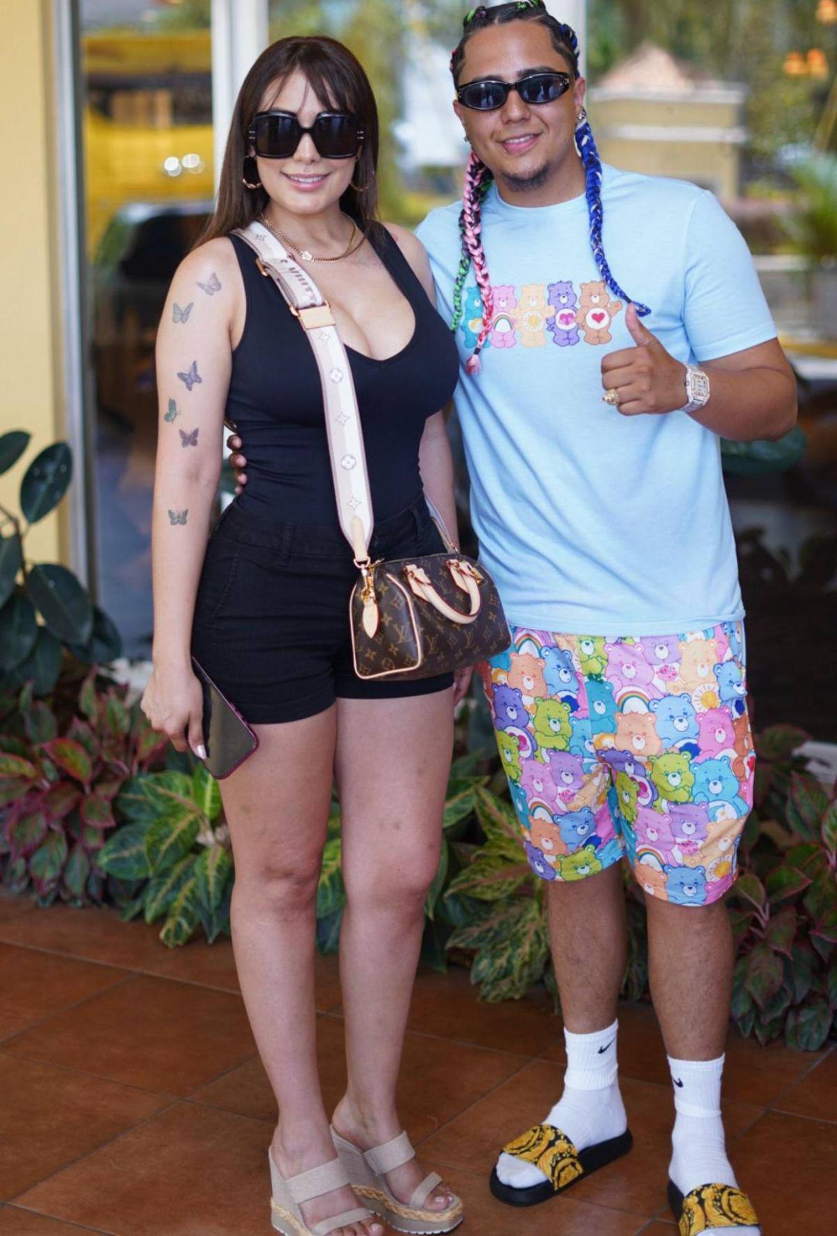 ¡Despampanante! Elsa Oseguera llega a SPS para apoyar a Davis Flow en partido de tiktokers