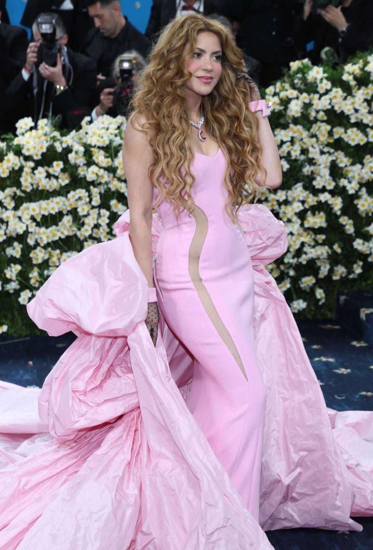 Shakira impacta en la Met Gala 2025 con su elegancia y estilo