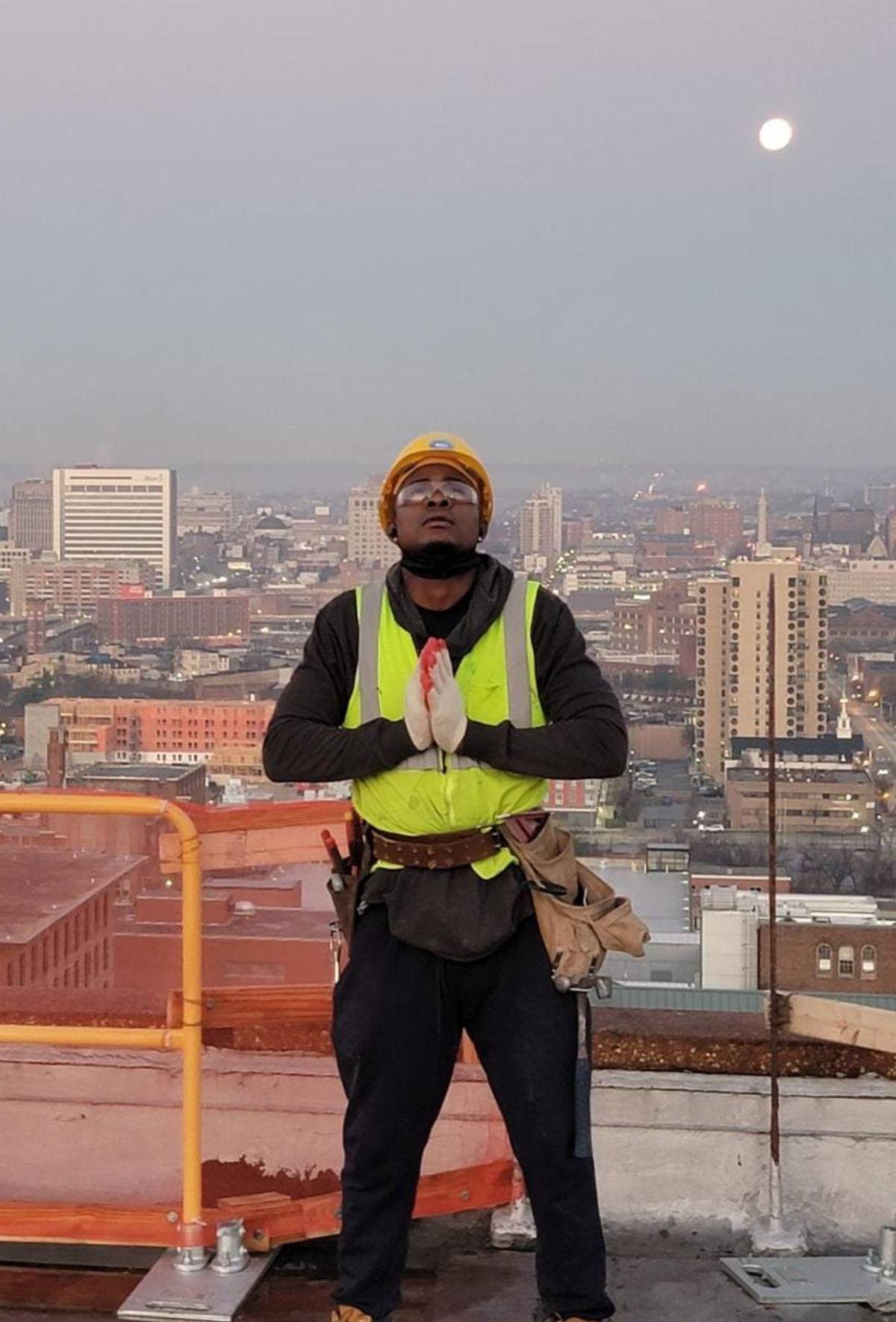 Exjugadores de Honduras que salen adelante en EE UU mediante la construcción