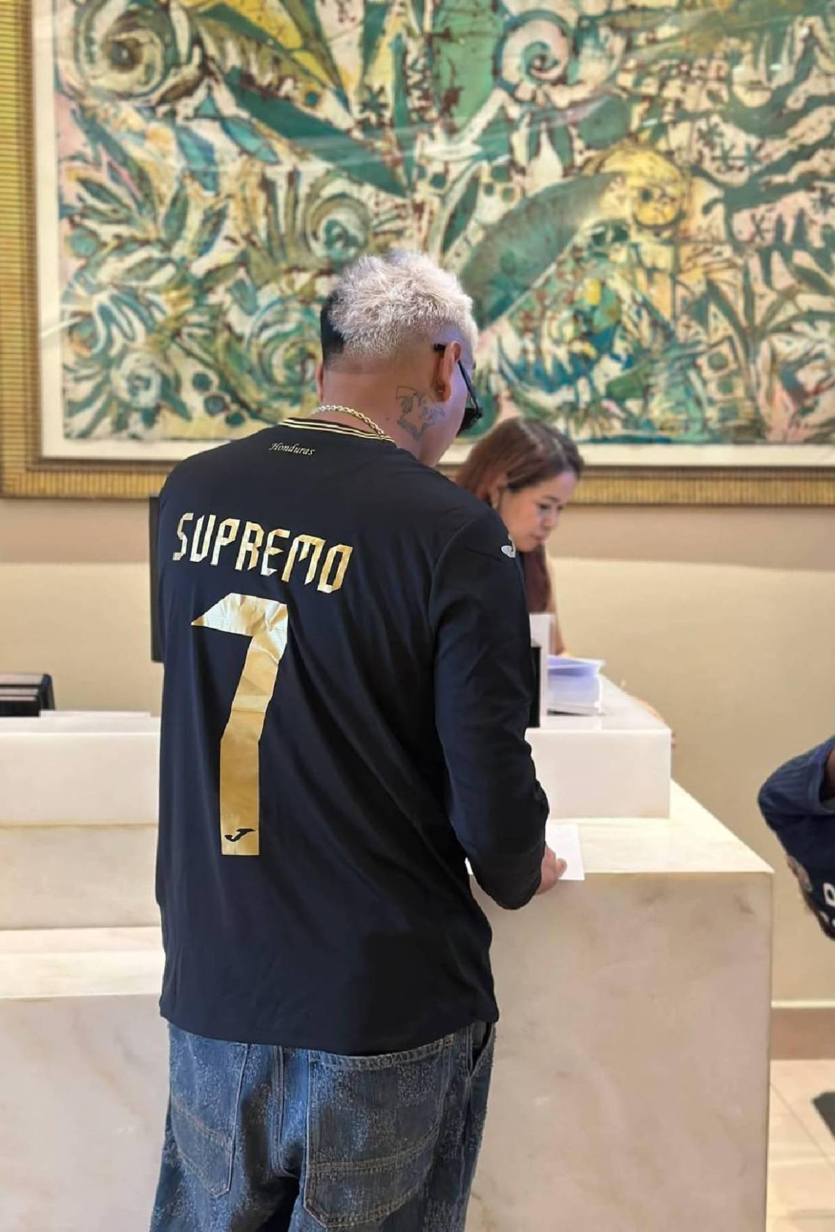 Supremo expulsa a jugadores de la selección de tiktokers por altercado en centro comercial