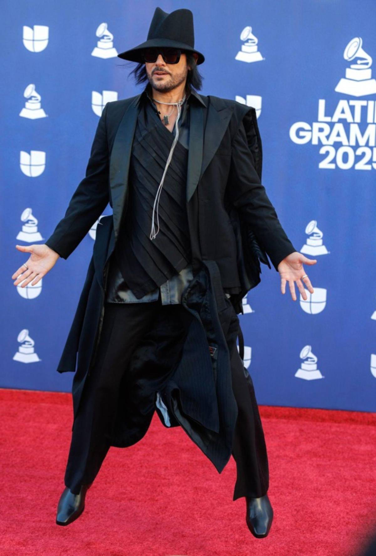 Mejor vestidos de los Latin Grammy 2025: brillo, elegancia y arriesgados looks en la alfombra roja