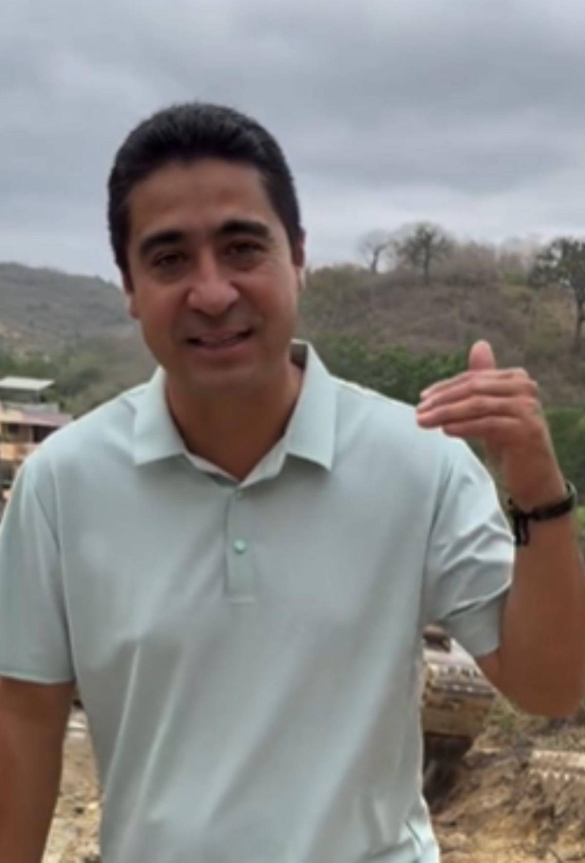 Asesinan de cinco disparos a alcalde en Ecuador