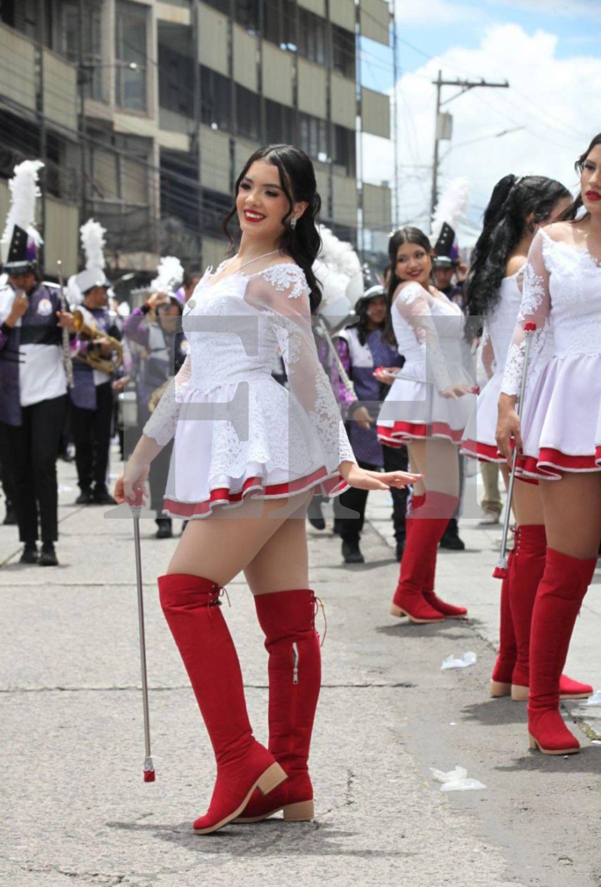 ¿Quién es Mía Valentina Flores, la hermosa palillona del Santa Mónica que deslumbró en los desfiles?