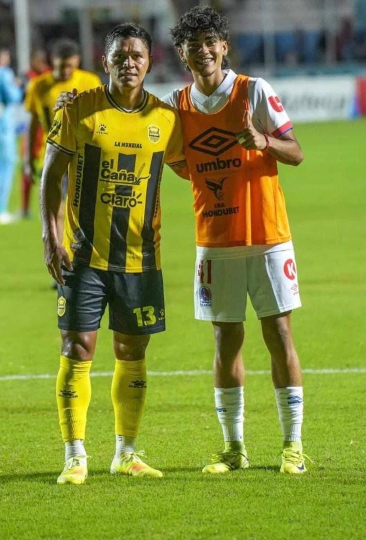 Fue seleccionado de Honduras, indocumentado en USA y ahora juega en la talacha en Houston