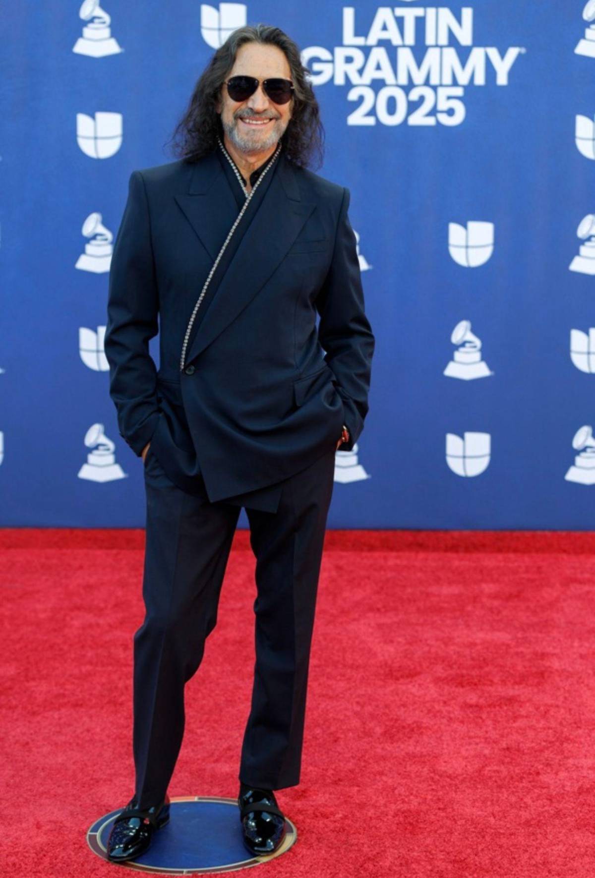 Mejor vestidos de los Latin Grammy 2025: brillo, elegancia y arriesgados looks en la alfombra roja