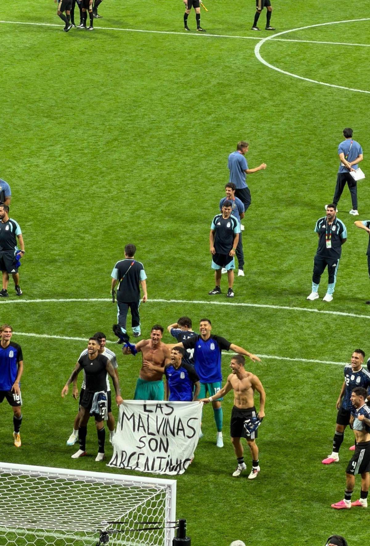 ¿Los expulsarán? Escándalo por Malvinas amenaza a argentinos que juegan en la Premier