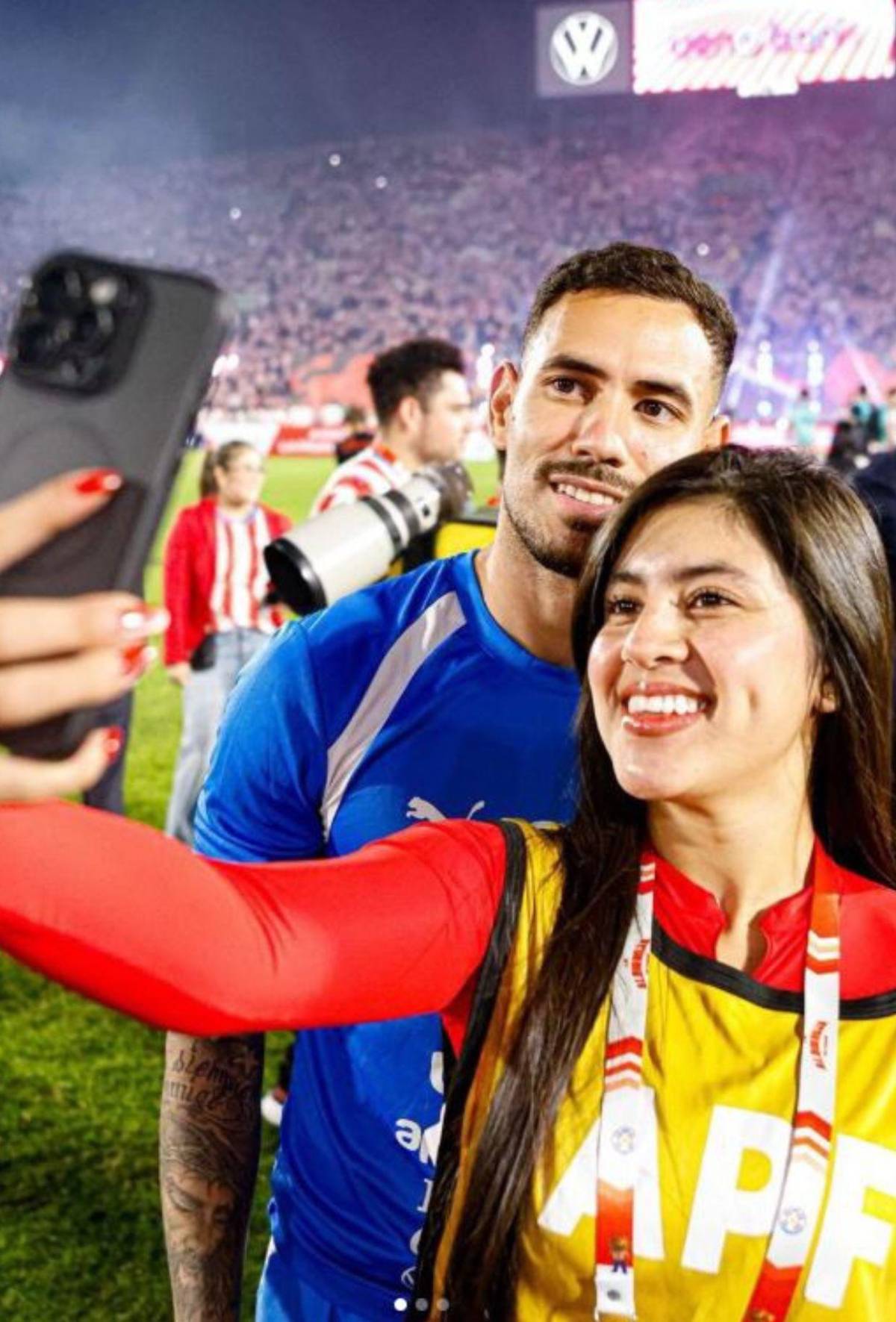 Vetan a fotógrafa deportiva por su vestimenta: ella se pronuncia y desata la polémica