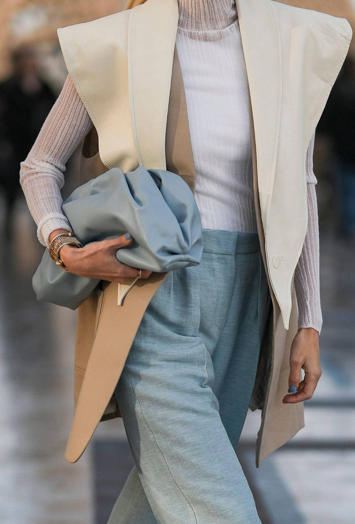 El cuero es tendencia en 2025: Cómo lucir esta prenda clásica de manera moderna