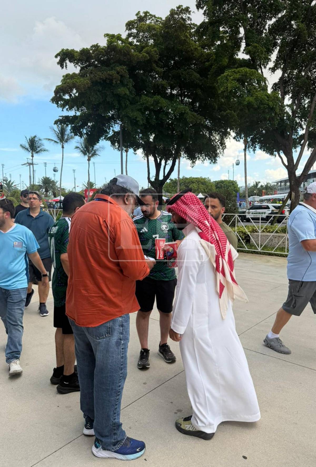 Optimismo entre hinchas de Uruguay que esperan celebrar un triunfo ante Arabia Saudí