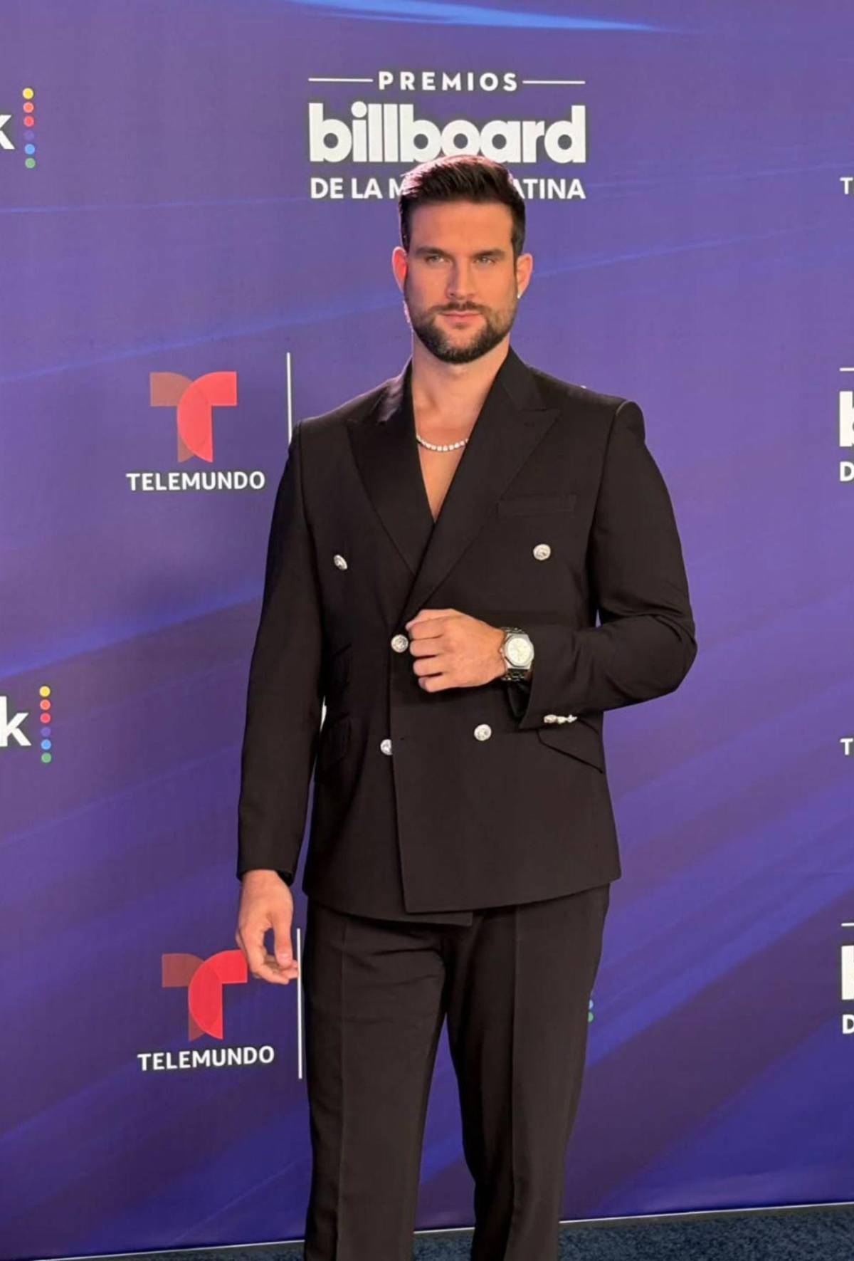 La alfombra azul de los Premios Billboard de la Música Latina 2025: Todos los looks