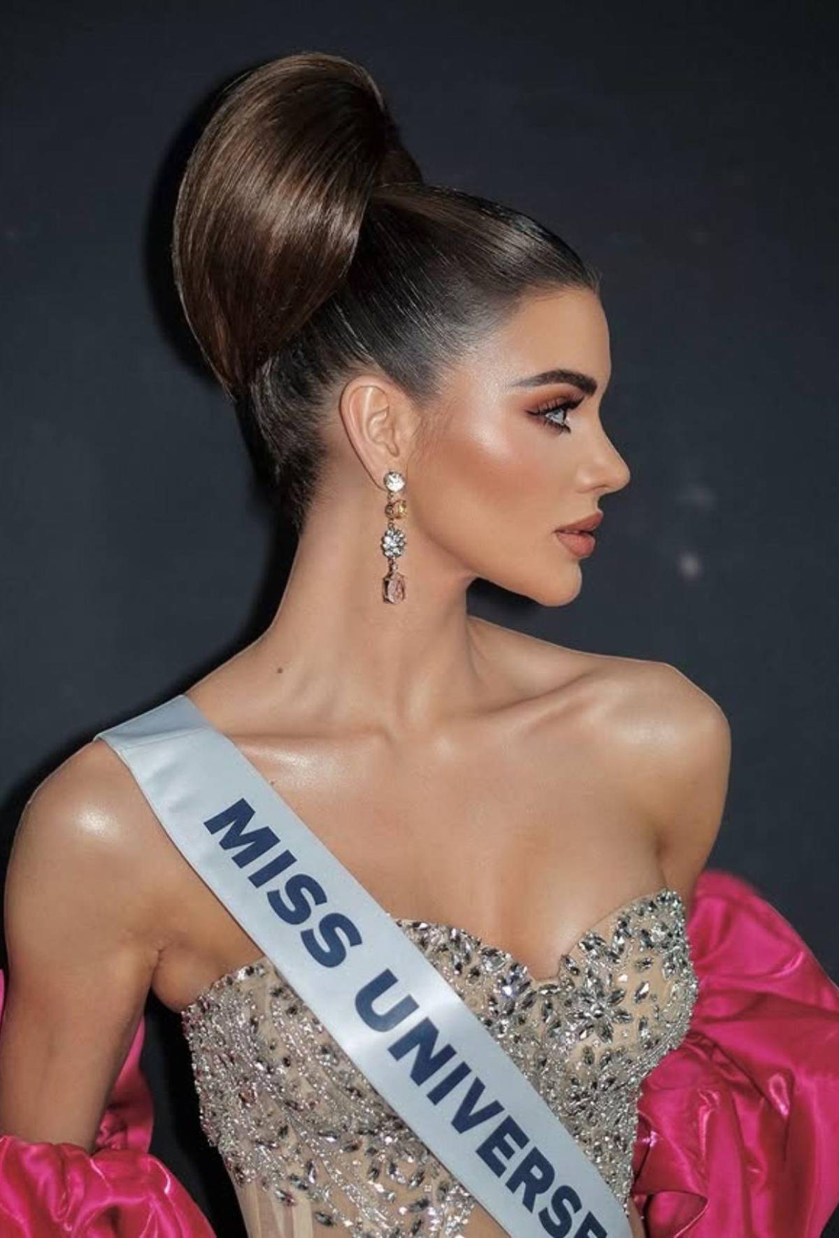 De migrante a favorita: La historia de Yamilex Hernández, la Miss Latina que conquista Miss Universo 2025