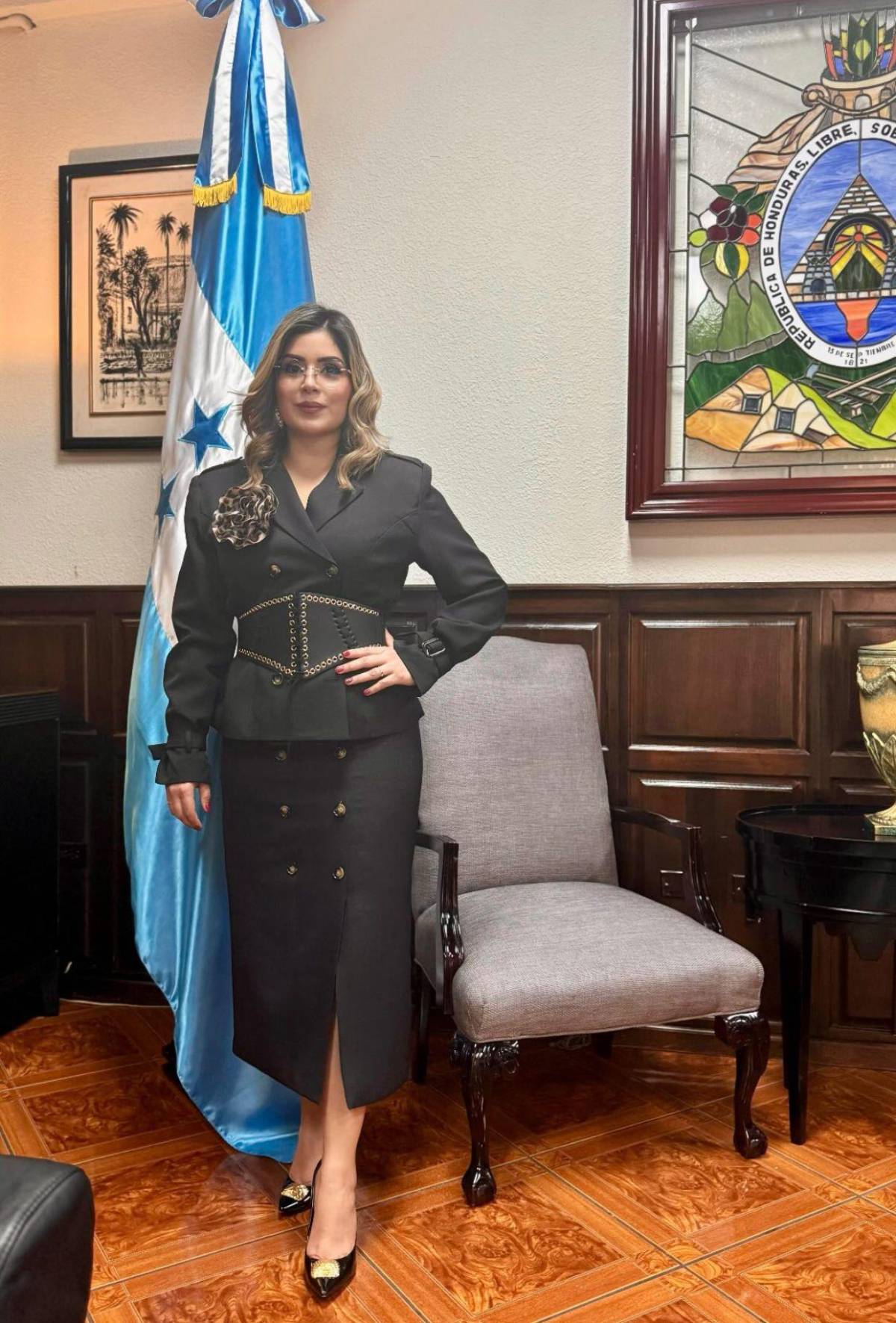 ¿Quién es Suyen Muñoz, la mujer a la que besó Luis Redondo en el Congreso?