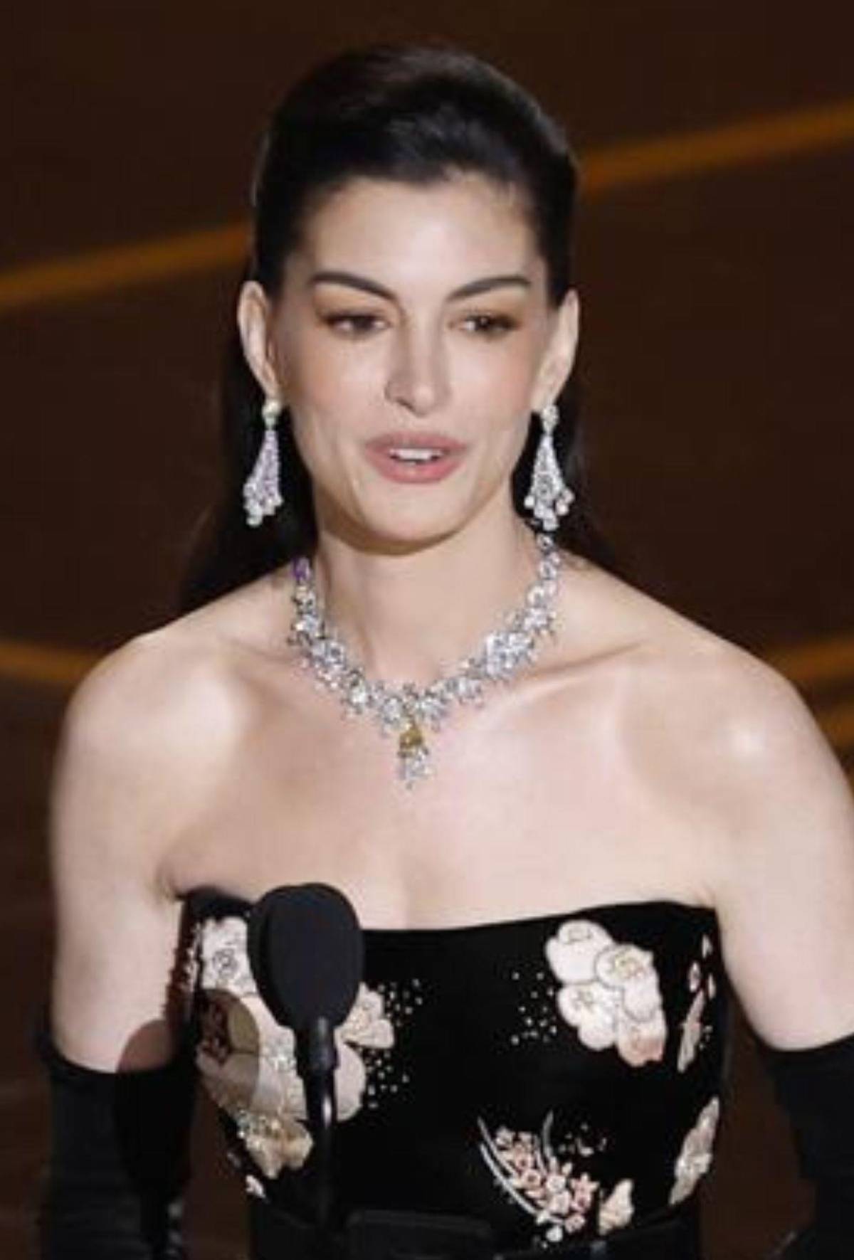 Así consiguió Anne Hathaway su efecto lifting en los Oscar sin pasar por el quirófano