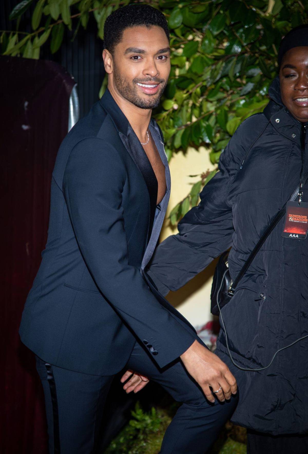 ¡Adiós Bridgerton!: Regé-Jean Page, en nueva serie erótica de Netflix