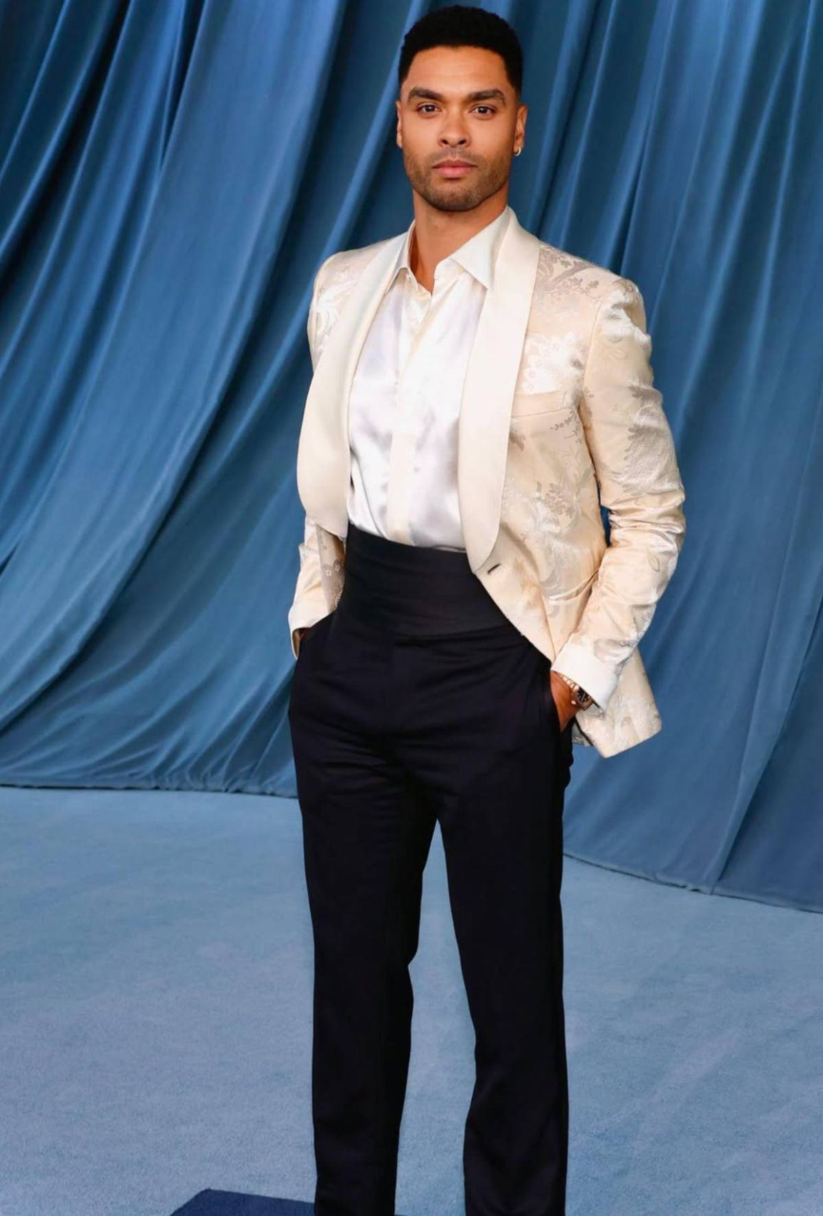 ¡Adiós Bridgerton!: Regé-Jean Page, en nueva serie erótica de Netflix