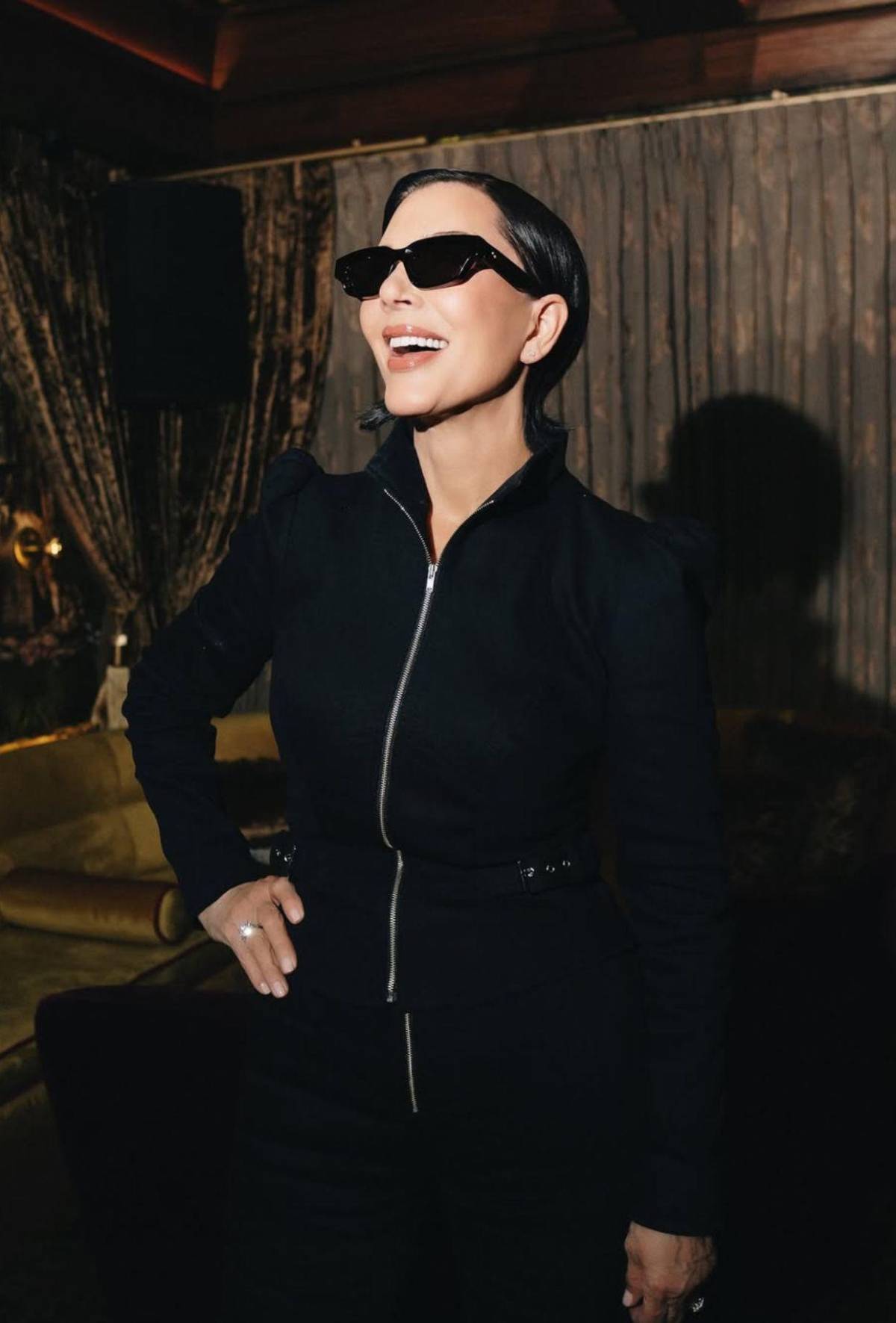 Kris Jenner impacta con transformación radical durante evento en Beverly Hills