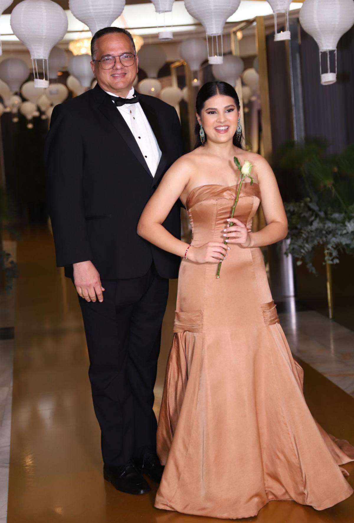 Entre júbilo y tendencias seniors de Academia Los Pinares festejan su prom 2026