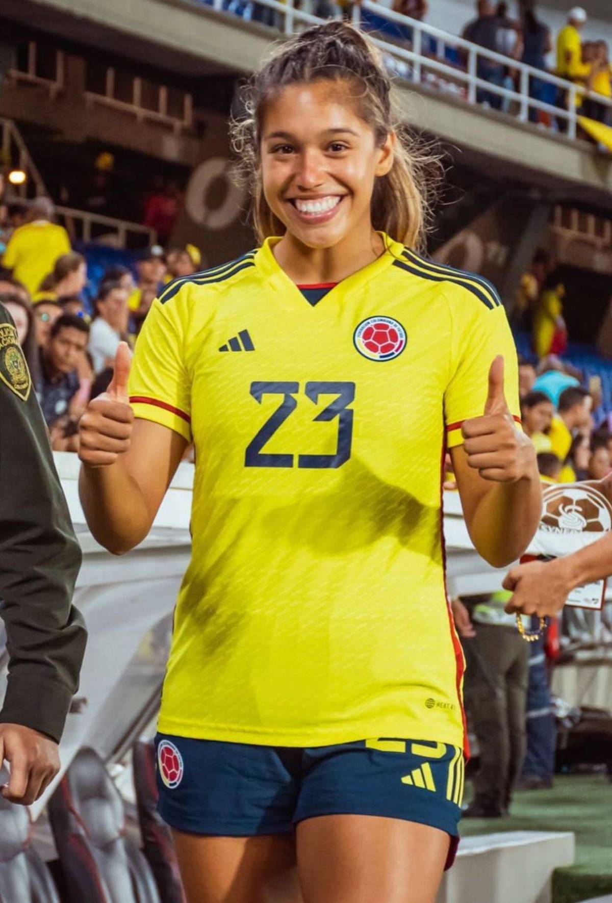 Tiene tres nacionalidades, jugó con Honduras y ahora brilla con Colombia