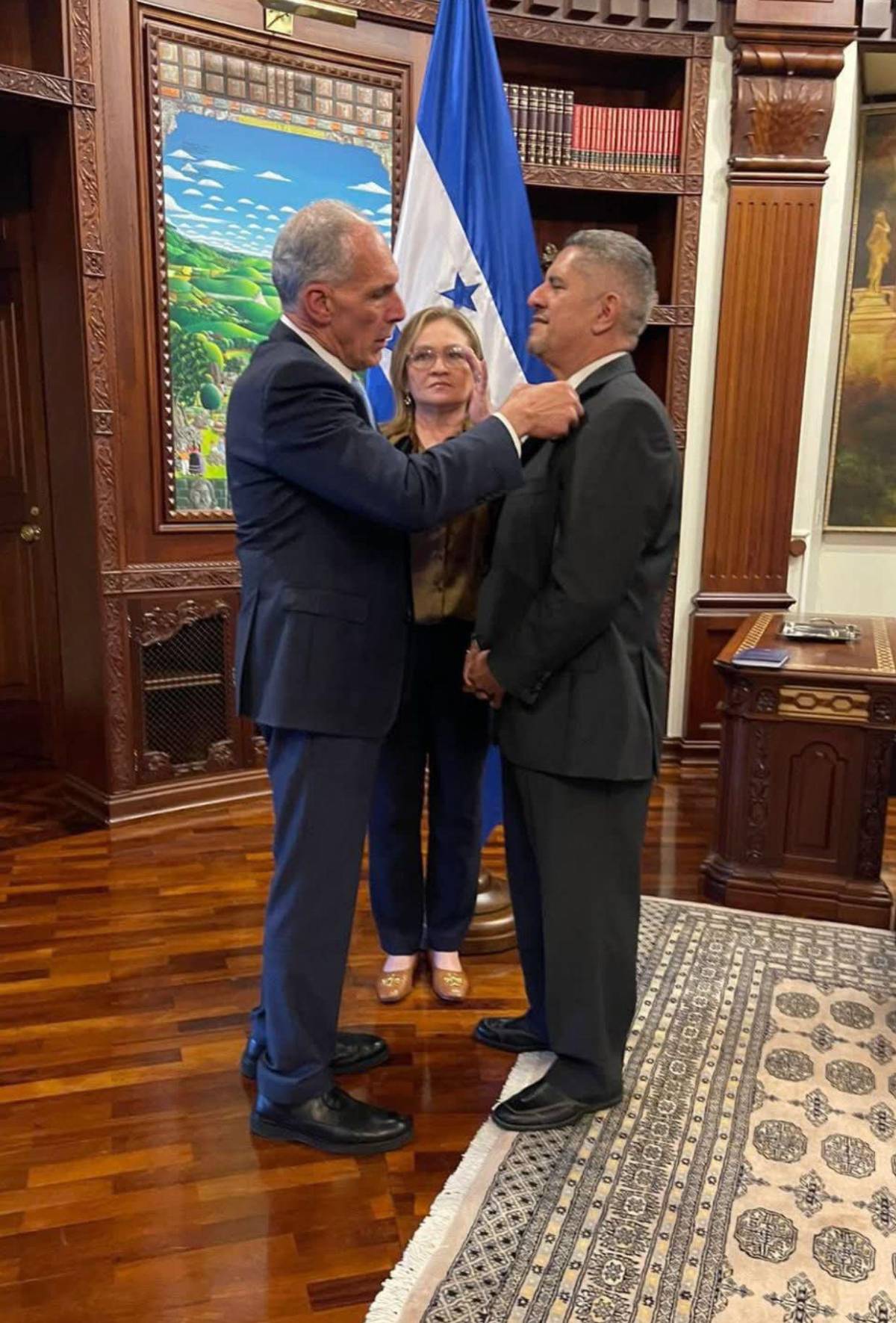 ¿Quiénes son los nuevos funcionarios que juramentó Nasry Asfura?