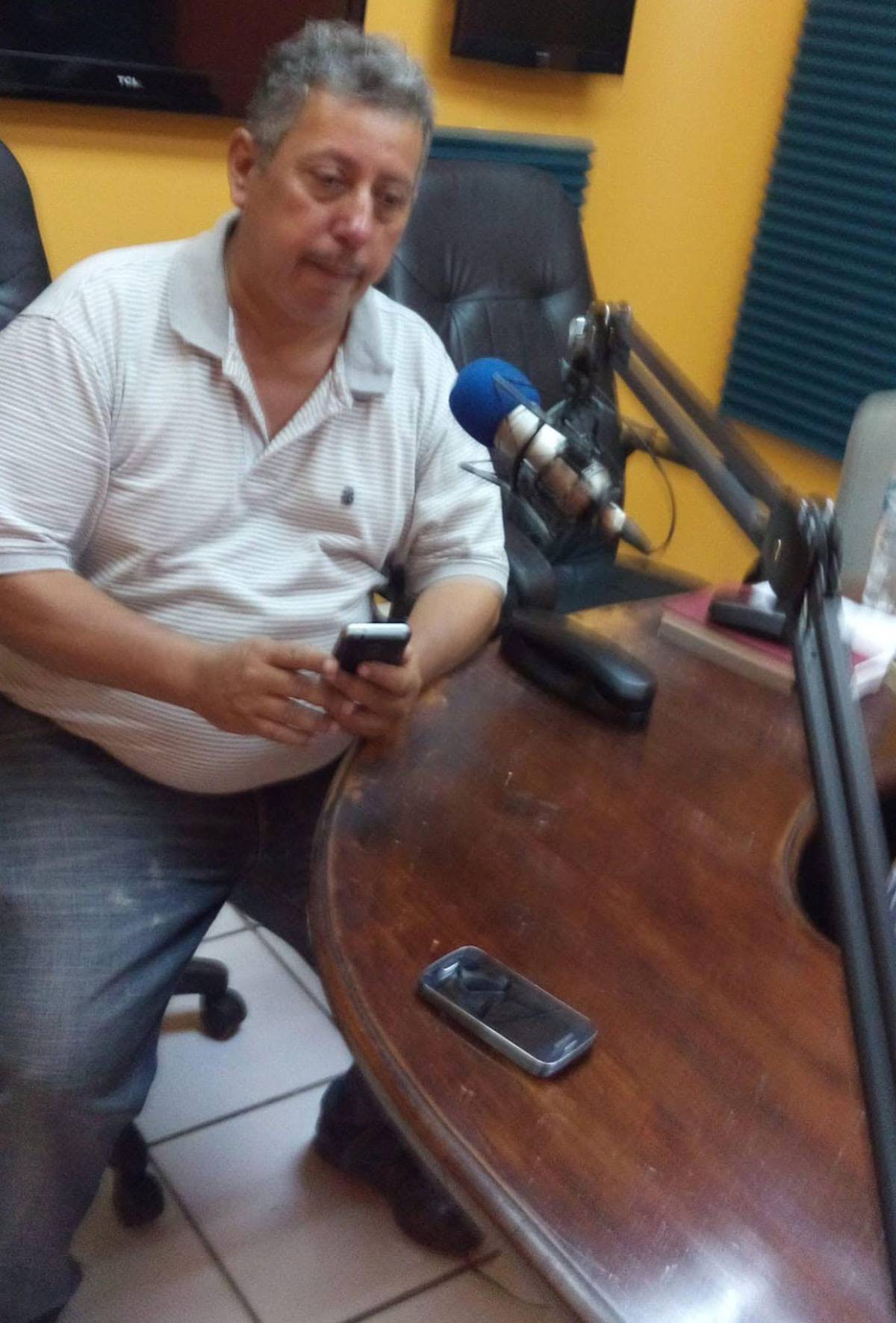 Legendario cronista deportivo ahora pide en las calles de La Ceiba para sobrevivir: su cruel situación