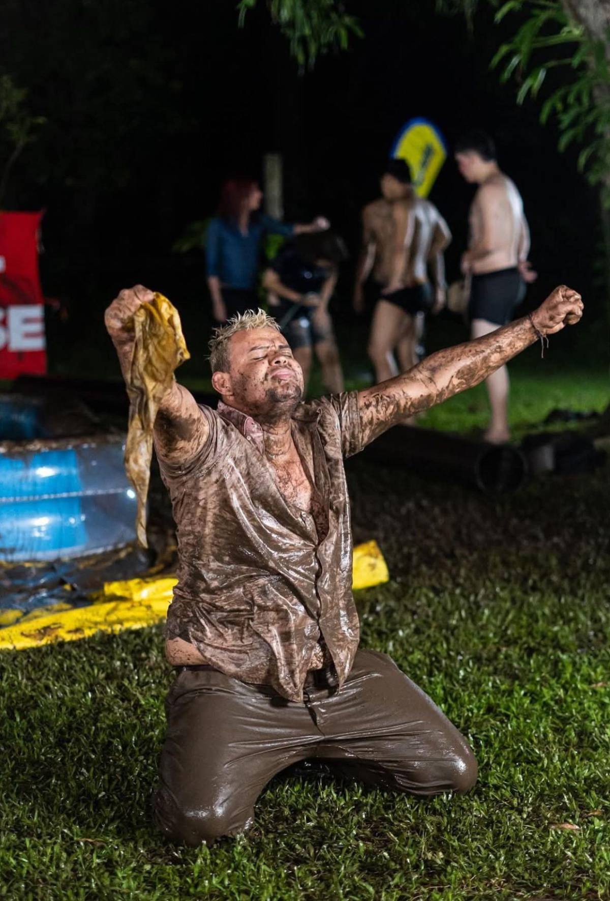 Tiktoker hondureño, expulsado de reality tras intentar atacar a otro con un cuchillo