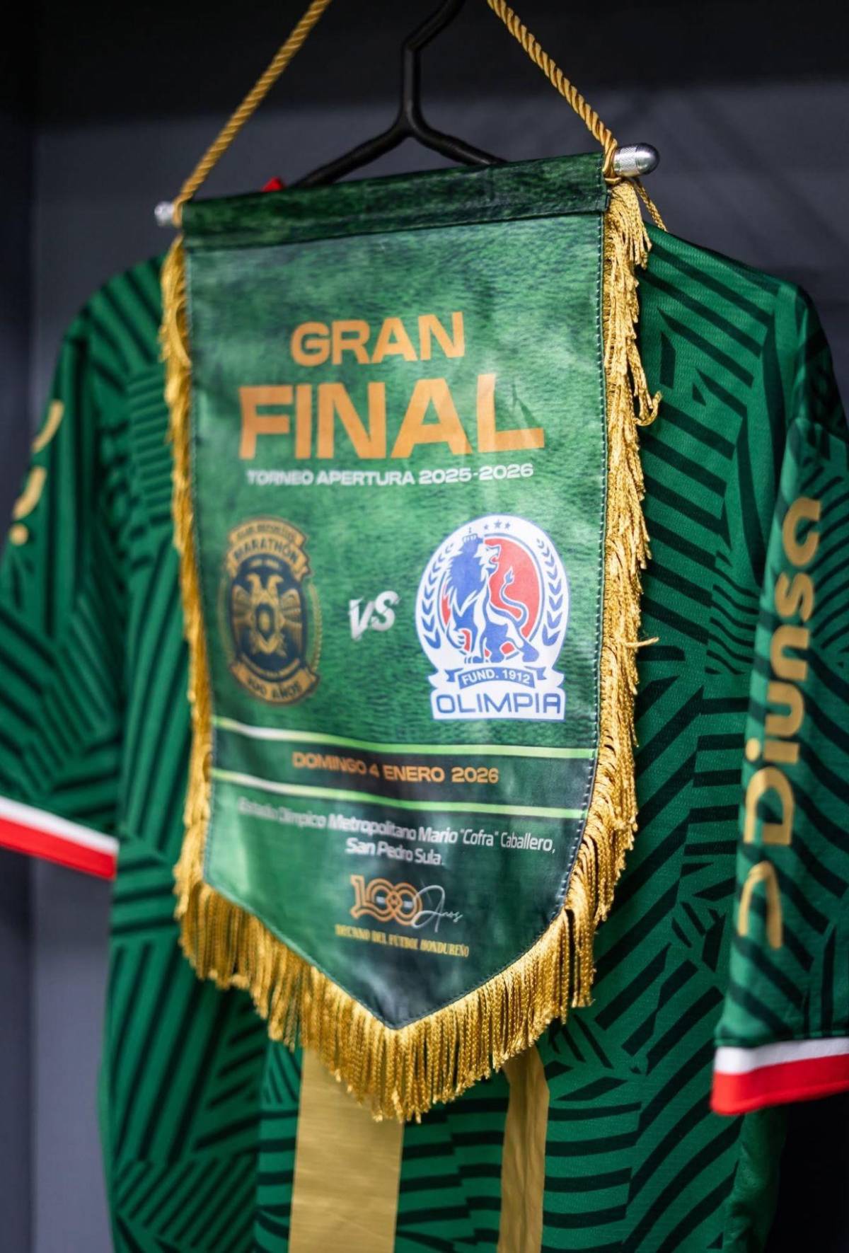 ¡Fiesta en el Olímpico! Barras ponen el color, sorpresa a Lavallén y el mejor ambiente