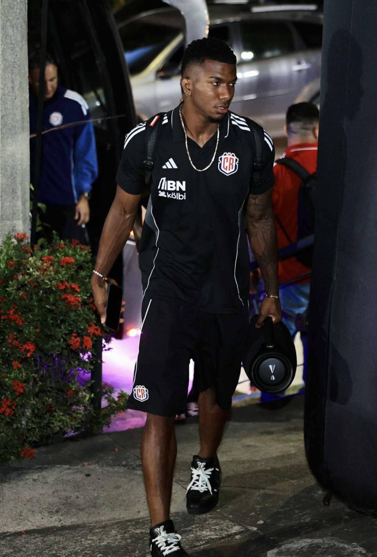 ¡Vienen a meter el bus! El 11 ultra defensivo de Costa Rica ante Honduras