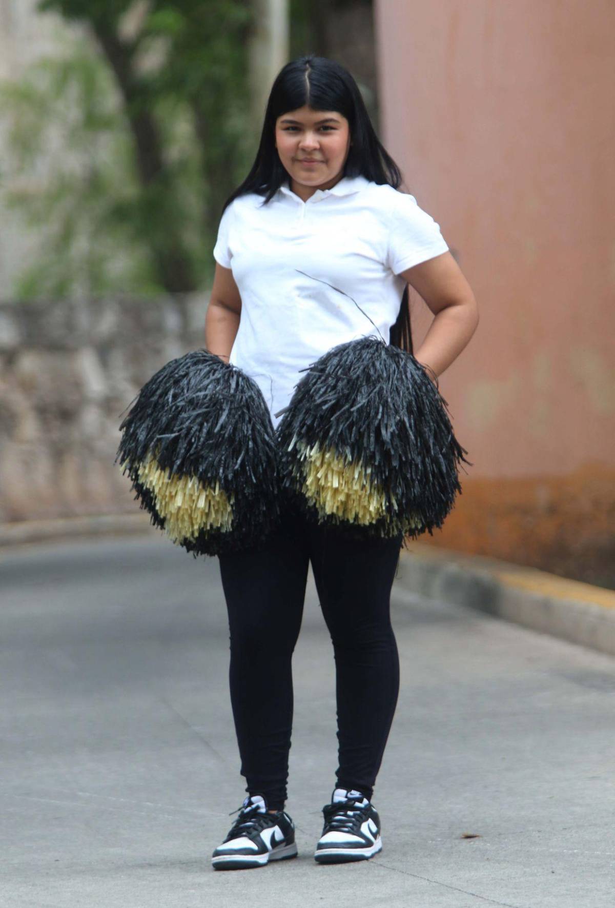 ¡A brillar con los pompones! Las estudiantes del Yave Nissi afinan sus pasos para los desfiles