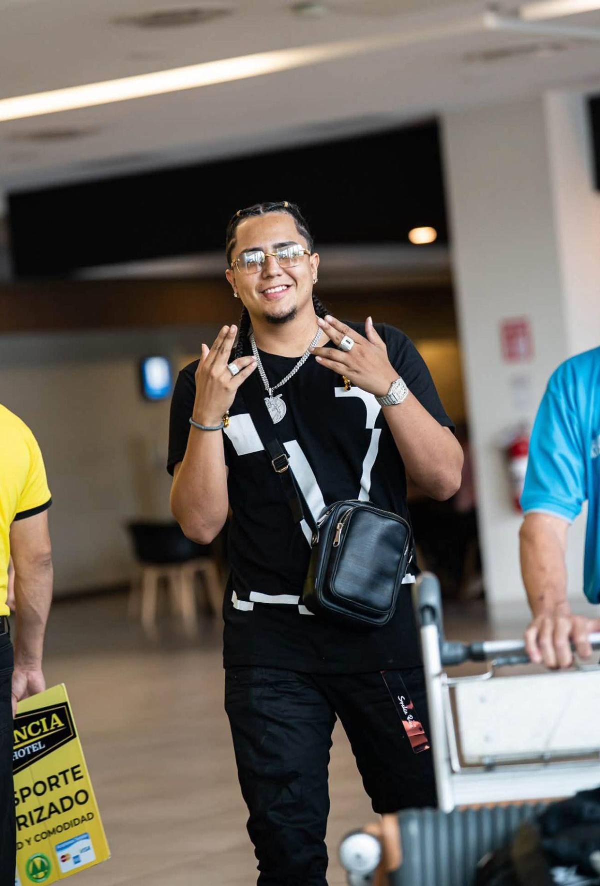 Davis Flow le coquetea a esposa de El Chapo, se da cuenta quién es y su reacción se viraliza