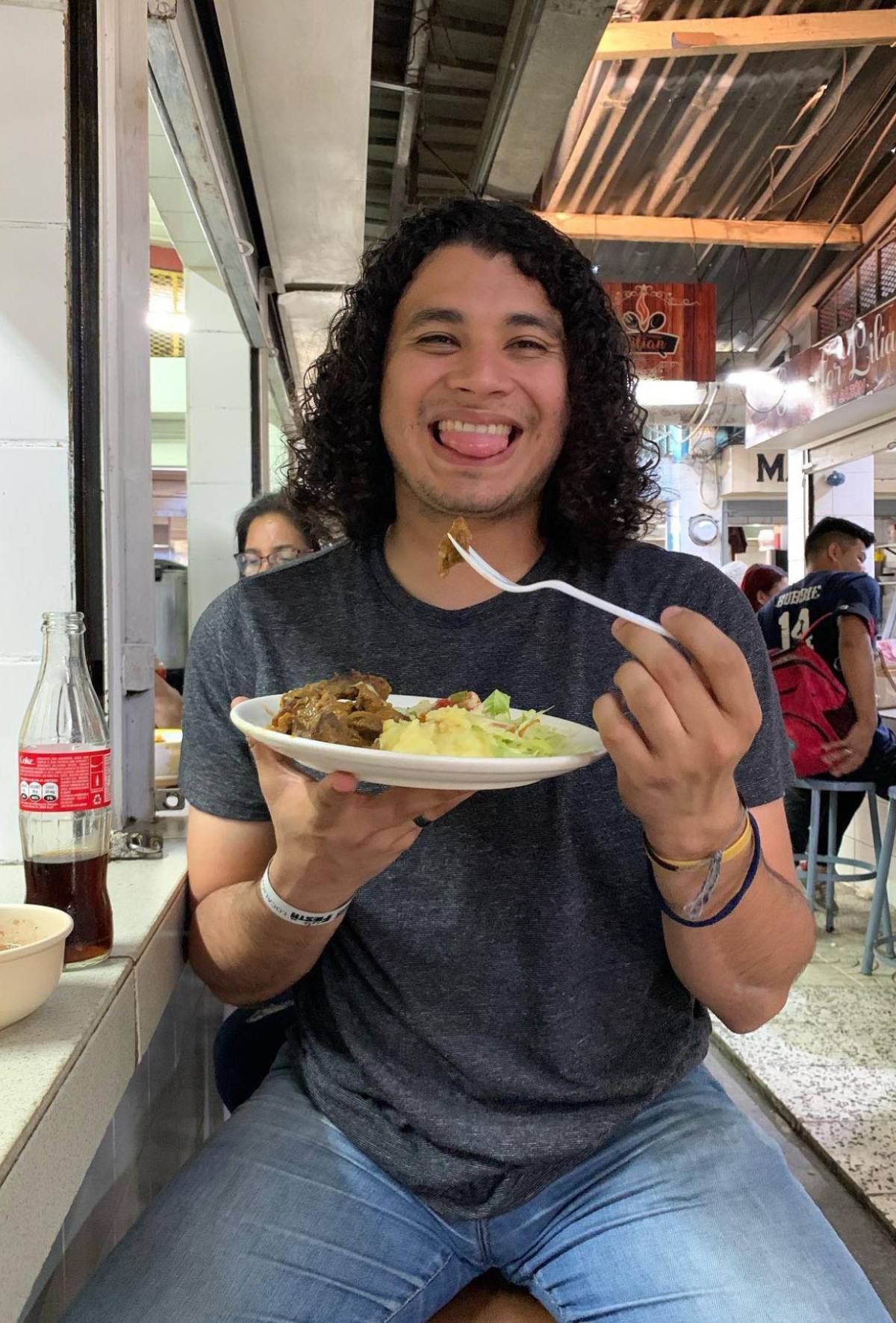 Teto Rivera: el influencer hondureño que hace de la cocina y el humor un fenómeno digital