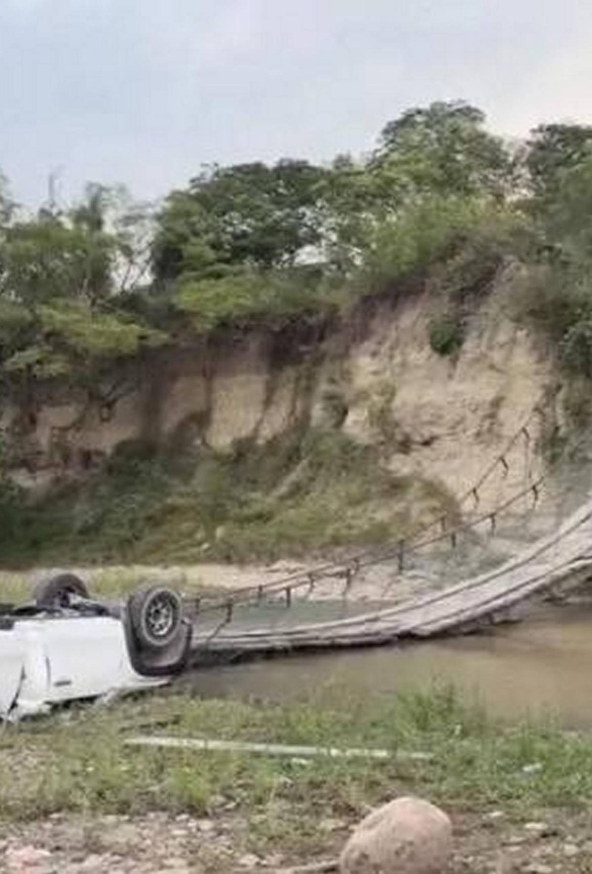 Padre, madre e hija mueren al colapsar puente hamaca en San Francisco del Valle, Ocotepeque