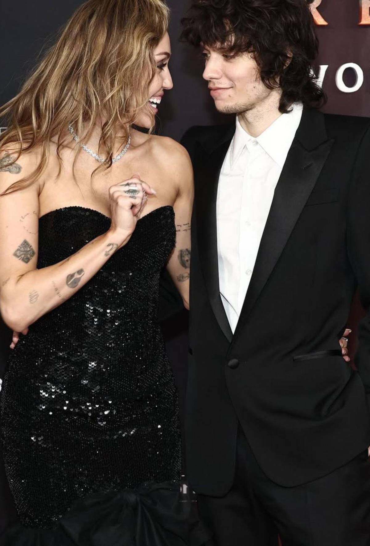 Miley Cyrus se compromete con Maxx Morando: Así lució la cantante su anillo