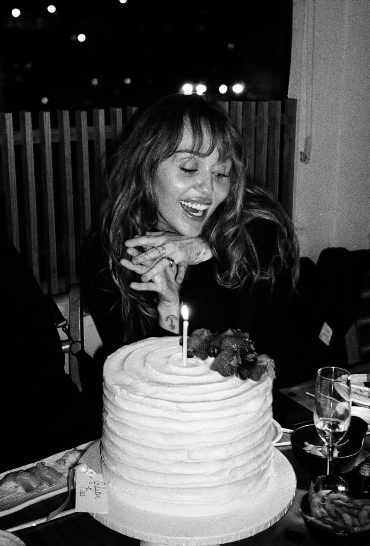 Miley Cyrus se compromete con Maxx Morando: Así lució la cantante su anillo