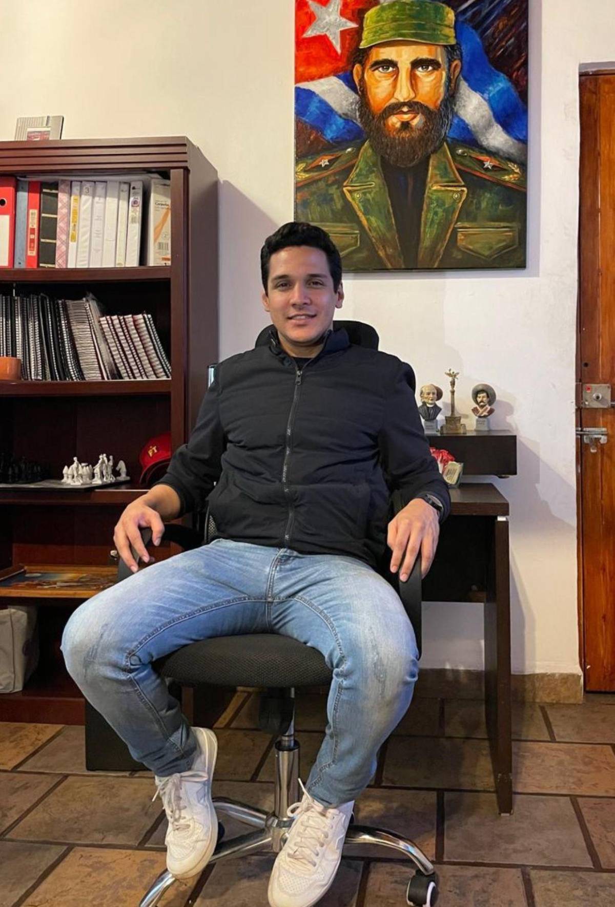 Tiene dos cargos: Carlos Estrada y sus funciones tras renuncia como subsecretario de Prensa