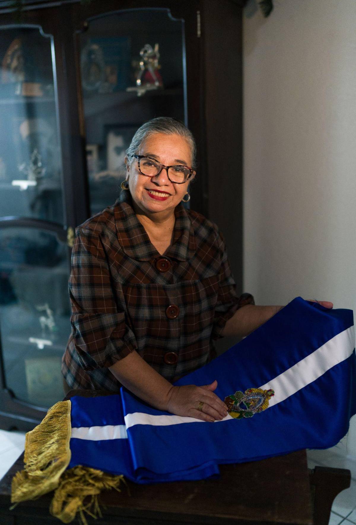 Así luce la nueva banda presidencial, obra de María de los Ángeles Moncada