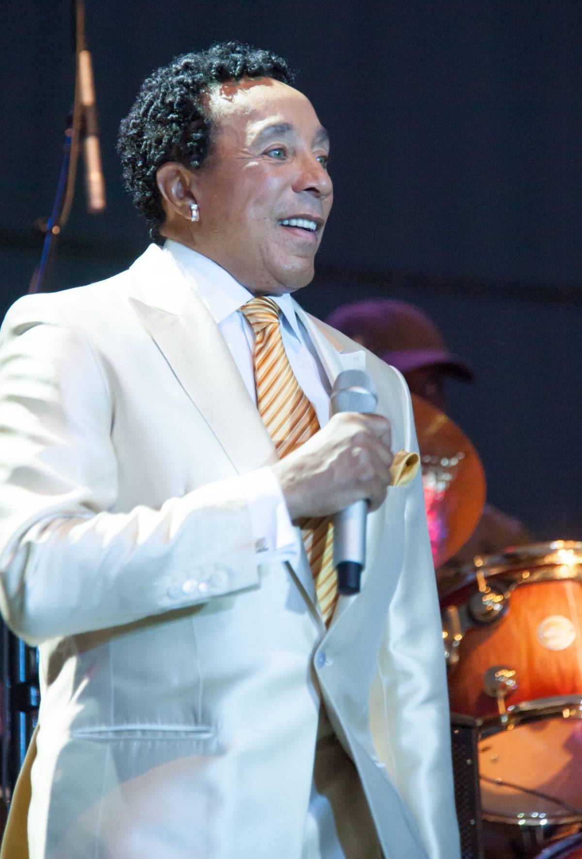 ¿Quién es Smokey Robinson, el músico acusado de abusar de exempleadas?