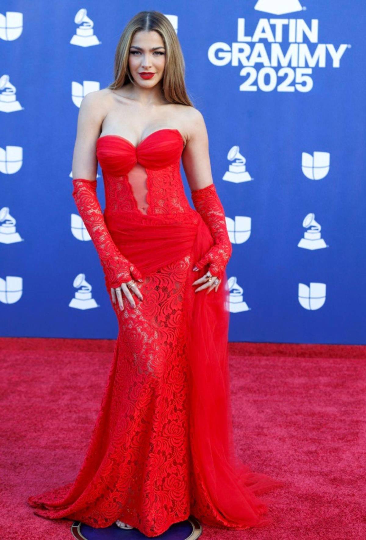 Mejor vestidos de los Latin Grammy 2025: brillo, elegancia y arriesgados looks en la alfombra roja