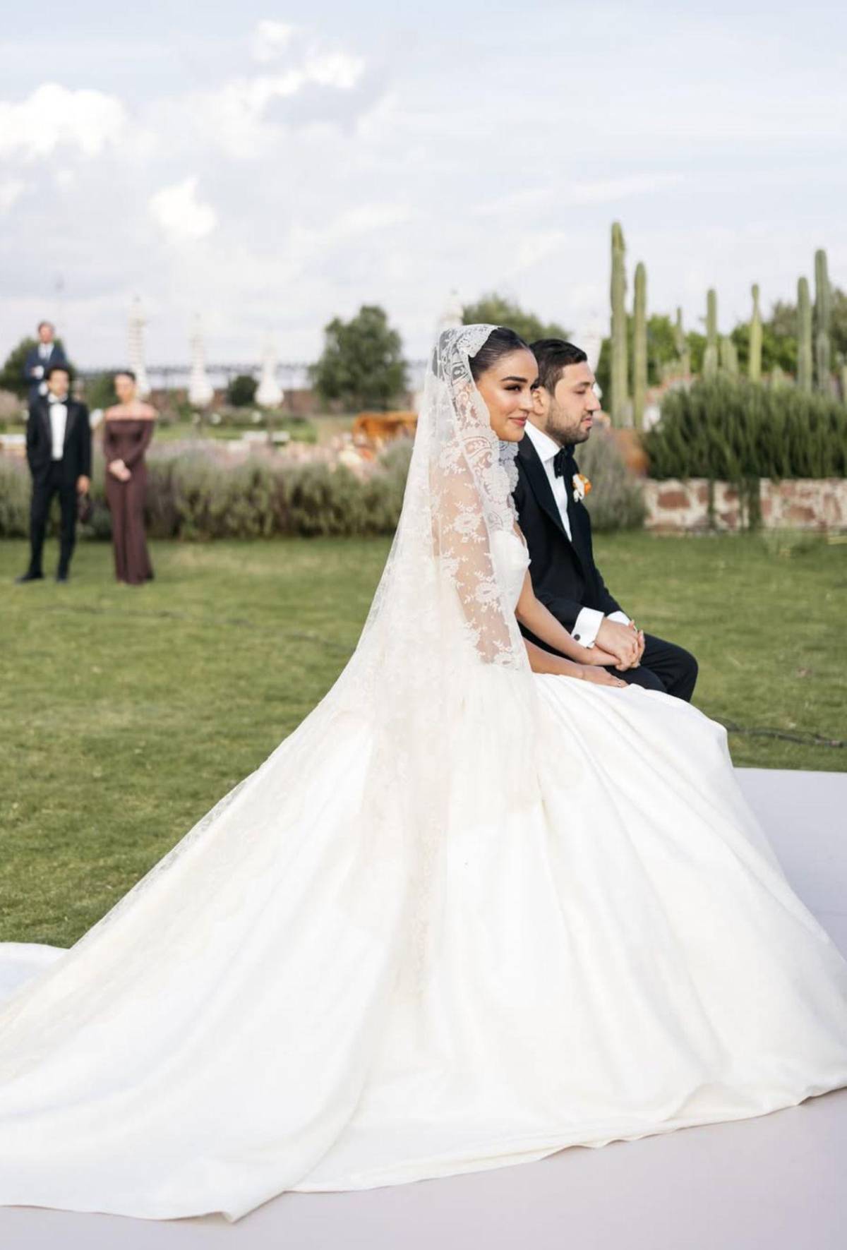 Votos en árabe y regalo en efectivo: Así fue la boda de Alejandra Capetillo