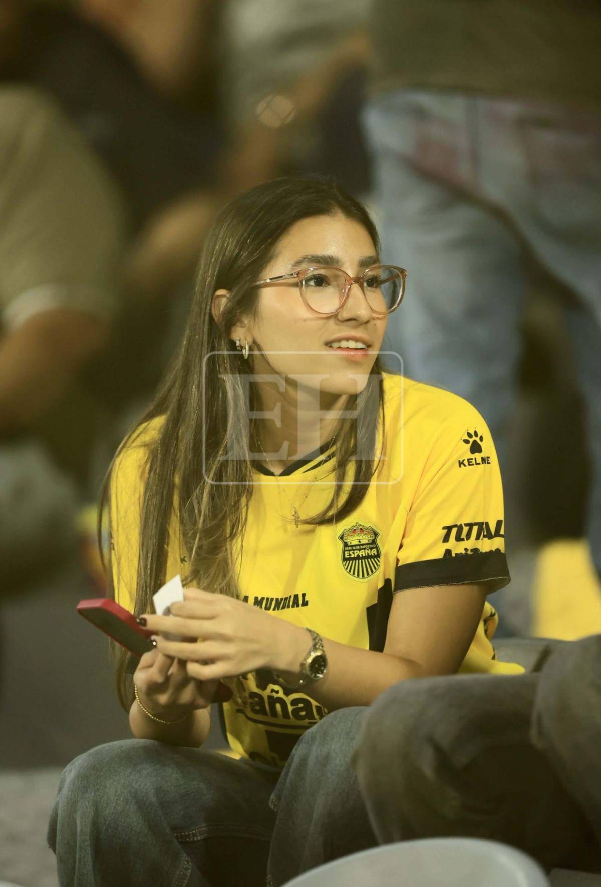 Bellezas que engalanaron el Real España vs Marathón; esposa de jugador robó corazones